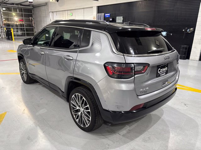 Used 2022 Jeep Compass Limited w/ Elite Group AWD/4WD image 3
