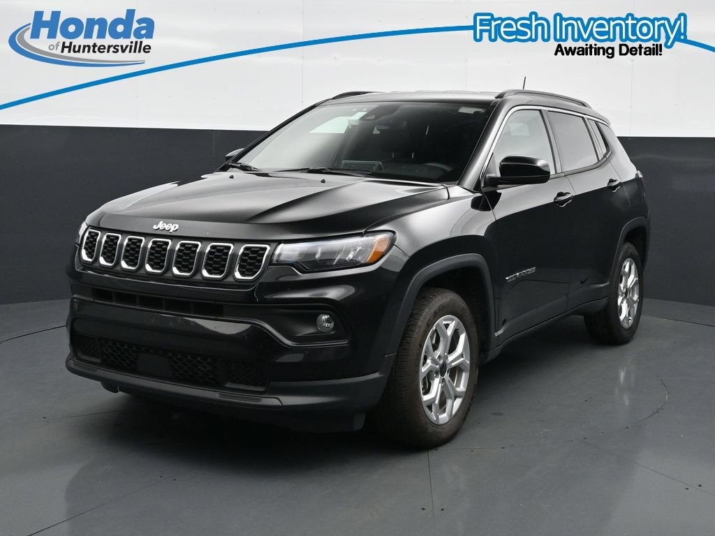 Used 2025 Jeep Compass Latitude AWD/4WD image 3