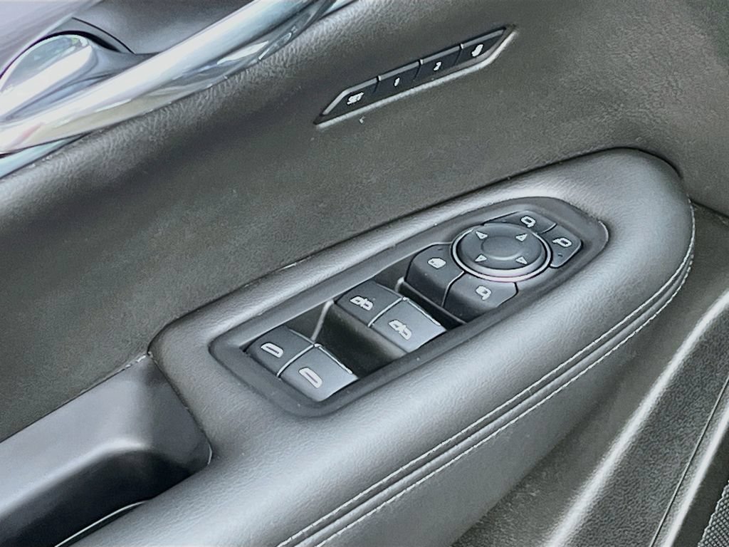 Used 2025 Cadillac XT6 Luxury w/ LPO, Floor Liner Package AWD/4WD image 17
