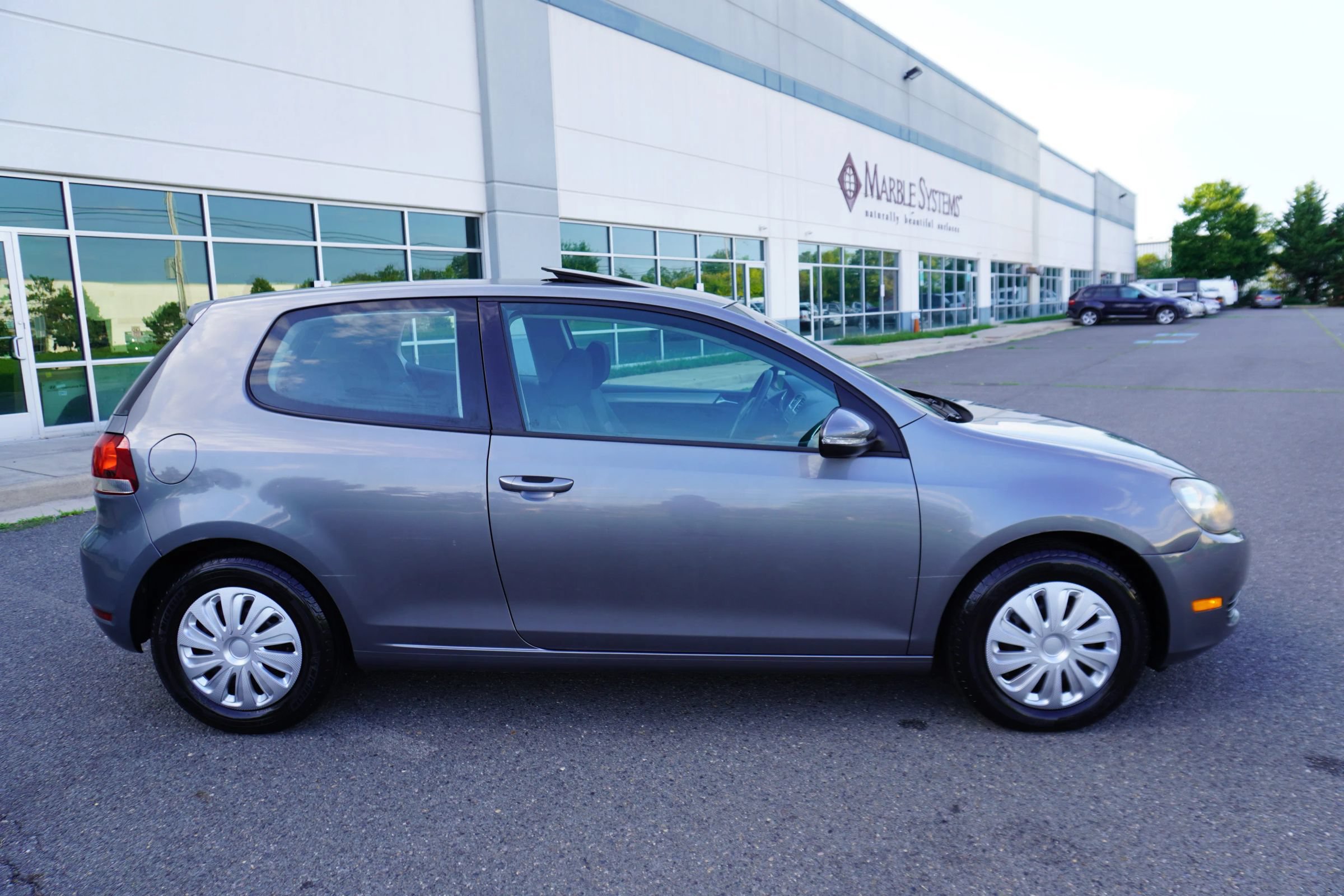 Used 2011 Volkswagen Golf 2-Door FWD image 8