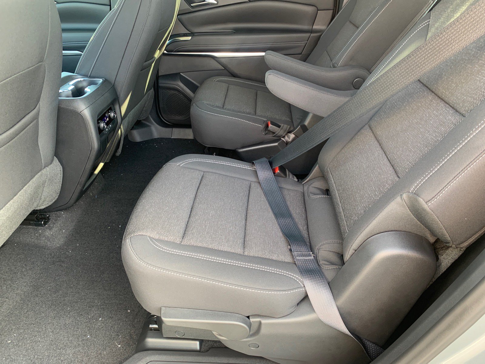 New 2027 Chevrolet Traverse LT FWD image 7