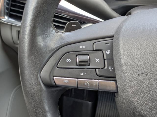 Used 2023 Cadillac XT4 Luxury w/ Cold Weather Package FWD image 32