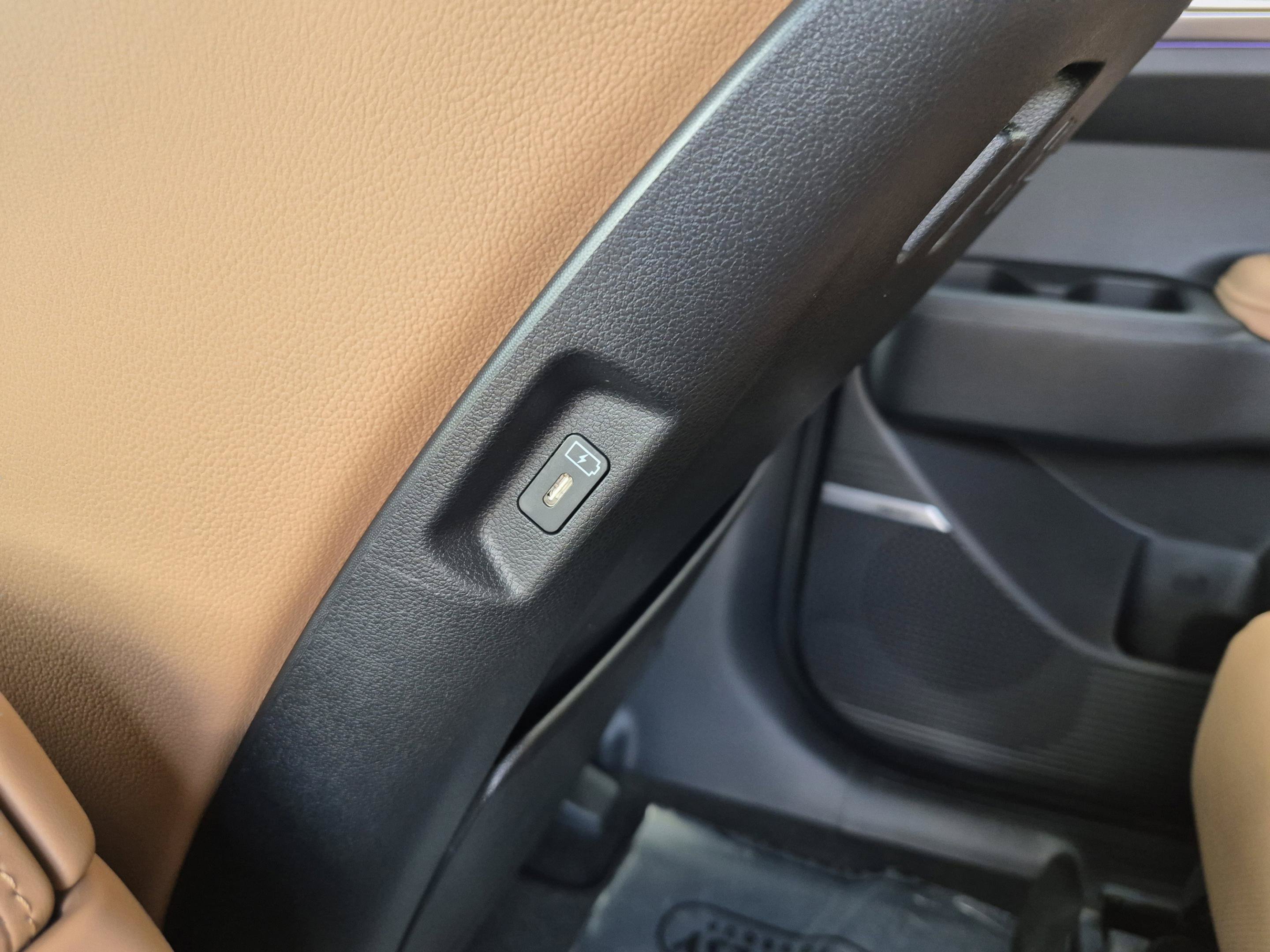 New 2026 Hyundai Santa Fe Limited FWD image 17