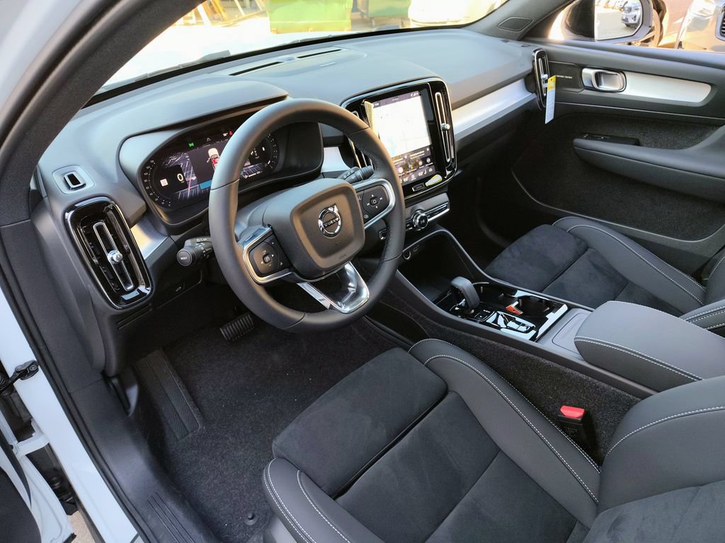 New 2026 Volvo XC40 B5 Ultra w/ Climate Package AWD/4WD image 17