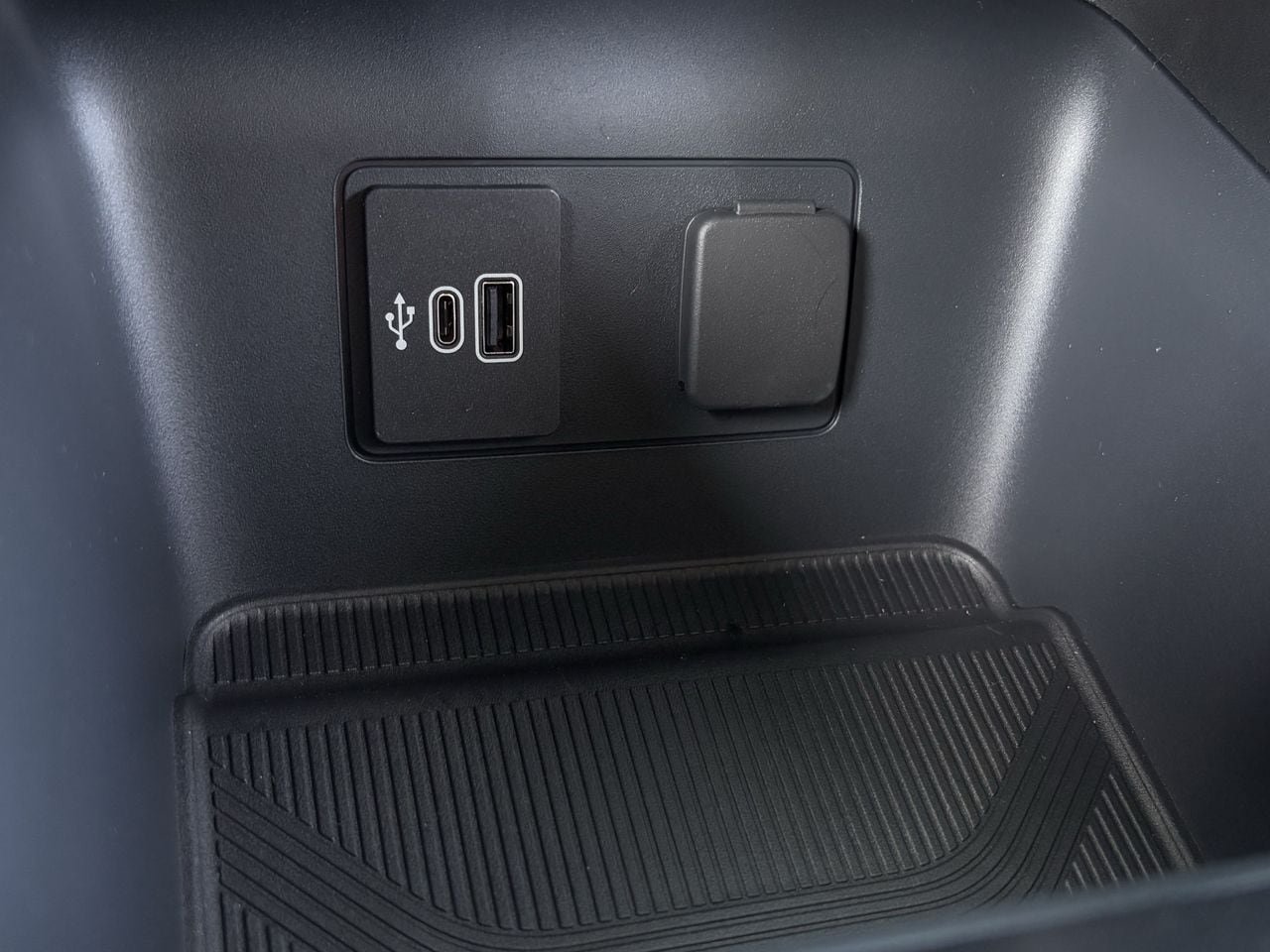 New 2026 Ford Explorer Active RWD image 19