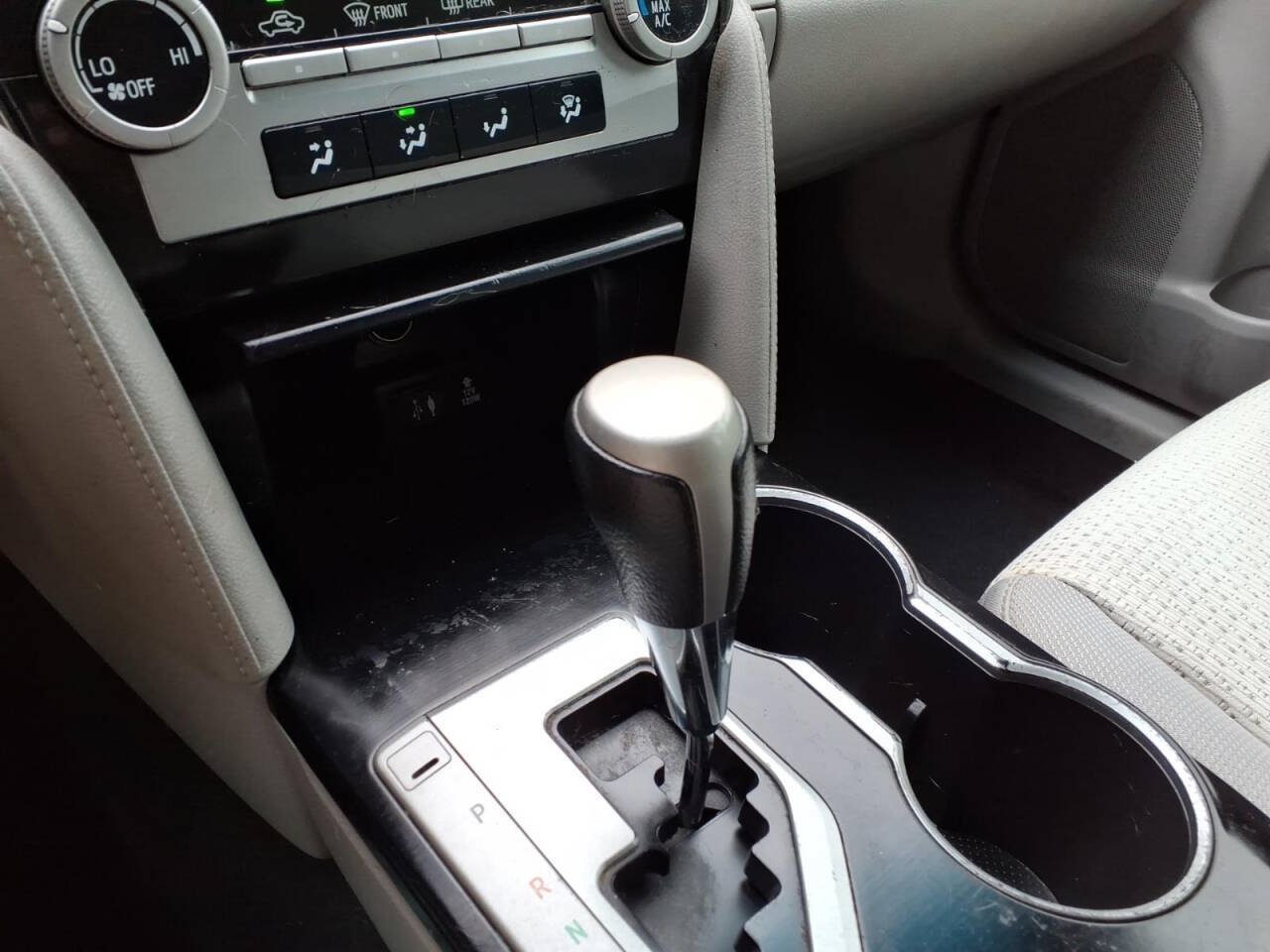Used 2014 Toyota Camry FWD image 19