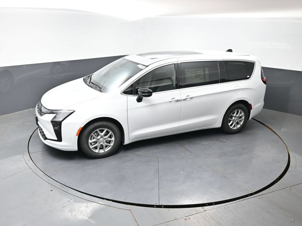 New 2027 Chrysler Pacifica Select w/ Family Tech Group FWD image 34