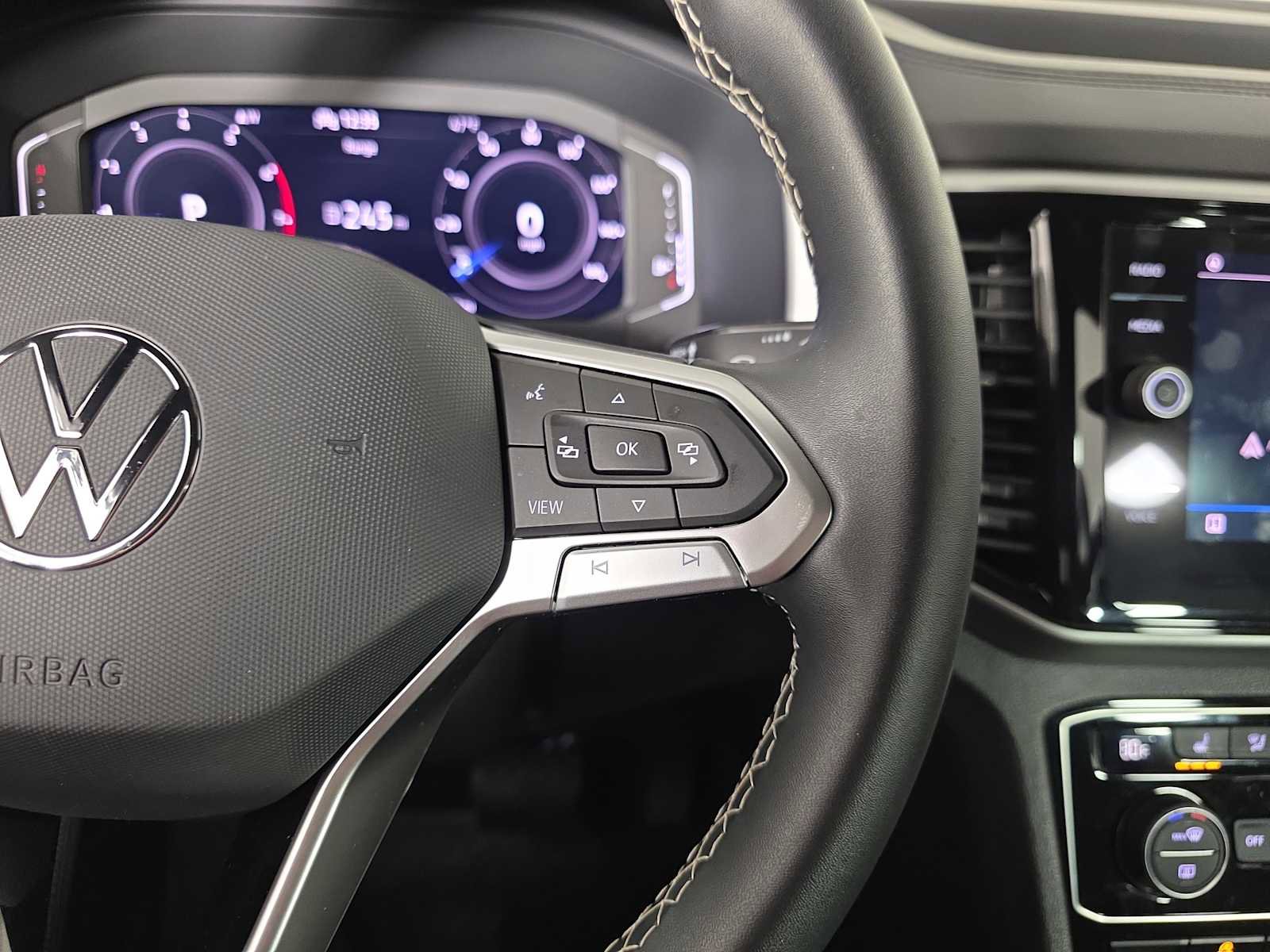 Used 2023 Volkswagen Atlas Cross Sport SE w/ Panoramic Sunroof Package image 19