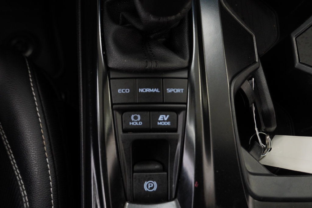 Used 2025 Toyota Camry SE FWD image 30