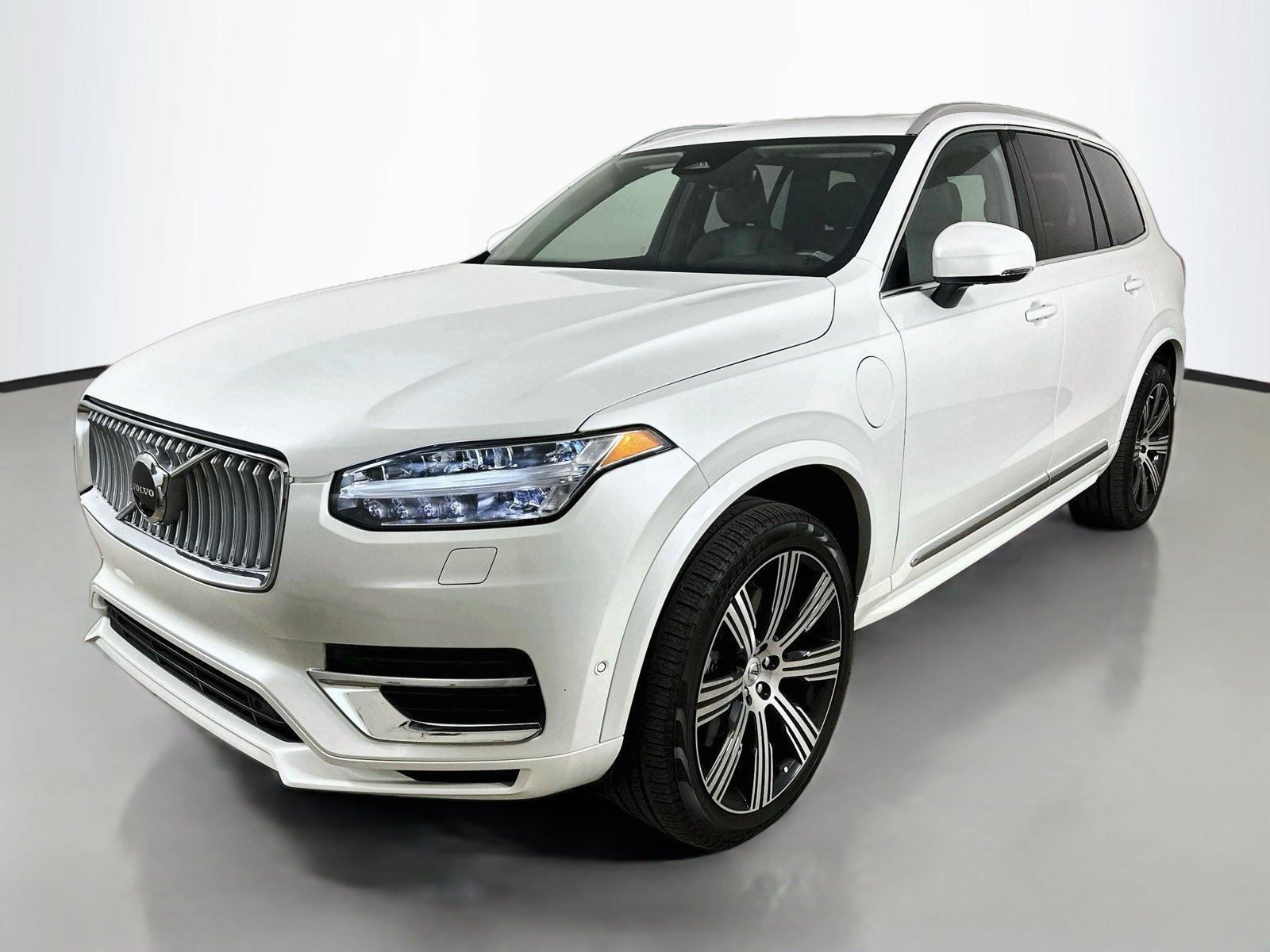 Used 2025 Volvo XC90 T8 Plus w/ Protection Package Premier