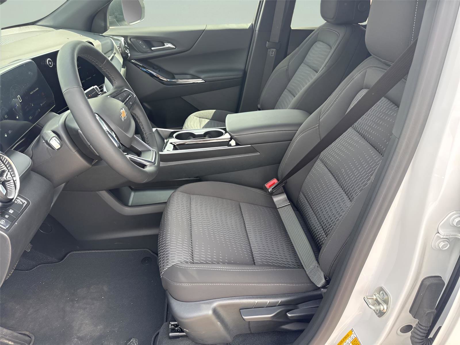 New 2025 Chevrolet Equinox LT w/ Safety and Technology Package image 13