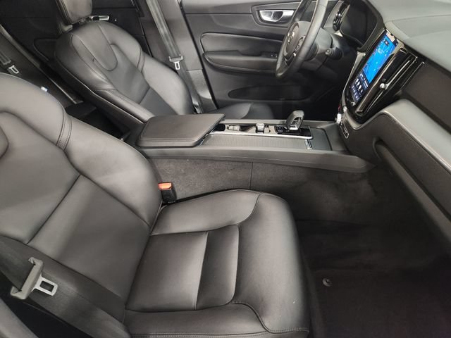Certified 2025 Volvo XC60 B5 Core AWD/4WD image 3