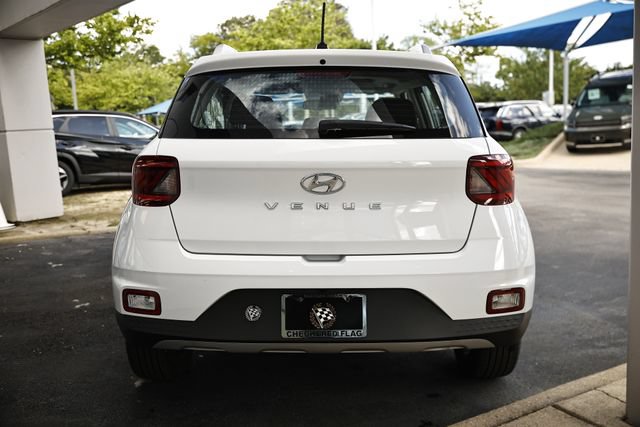 Certified 2025 Hyundai Venue SEL FWD image 9