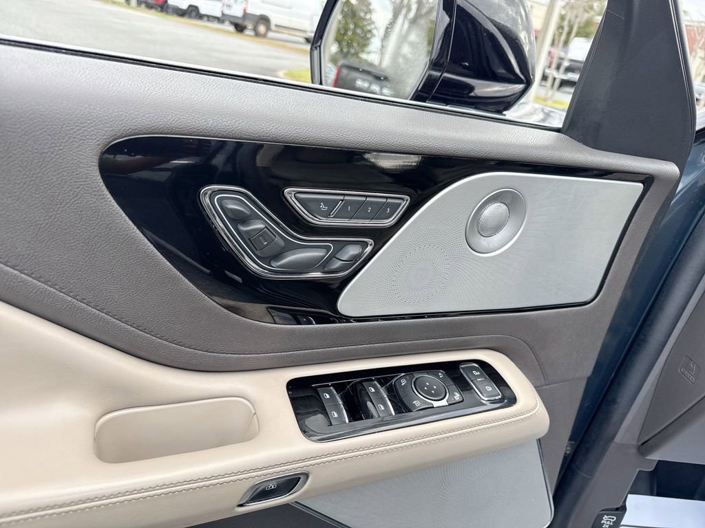 Used 2022 Lincoln Aviator Reserve w/ Equipment Group 201A image 12