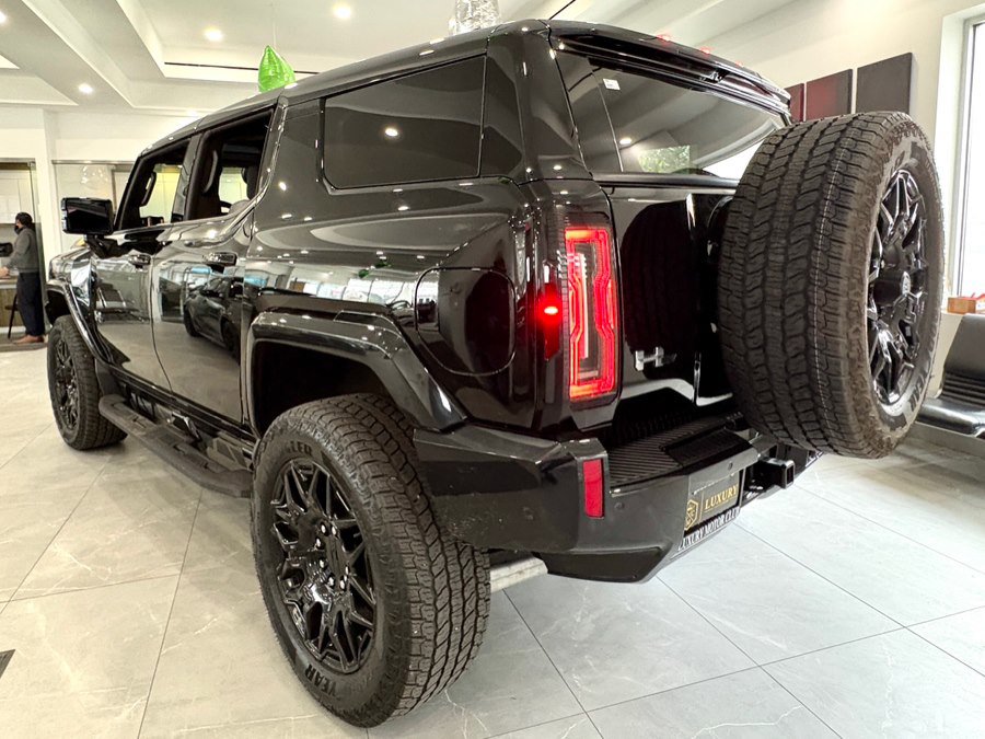 Used 2024 GMC Hummer EV 2X w/ LPO, Illumination Package image 5