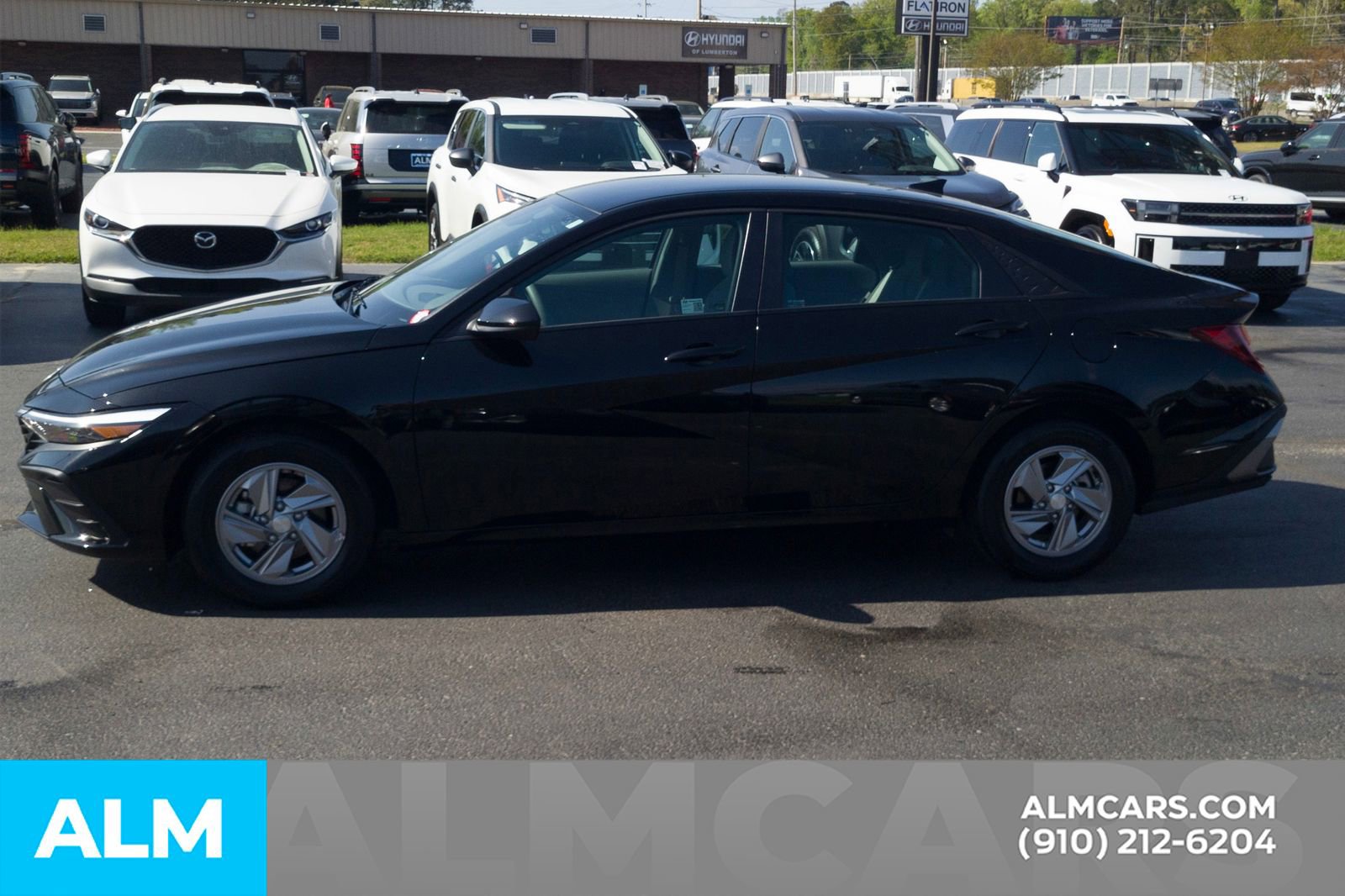 Used 2025 Hyundai Elantra SE image 11