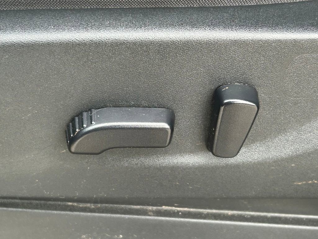 Used 2024 Nissan Frontier SV image 22