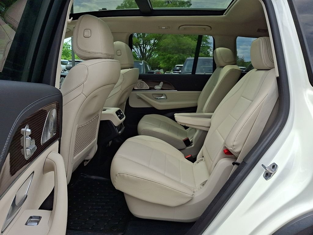 Used 2023 Mercedes-Benz GLS 450 4MATIC image 10
