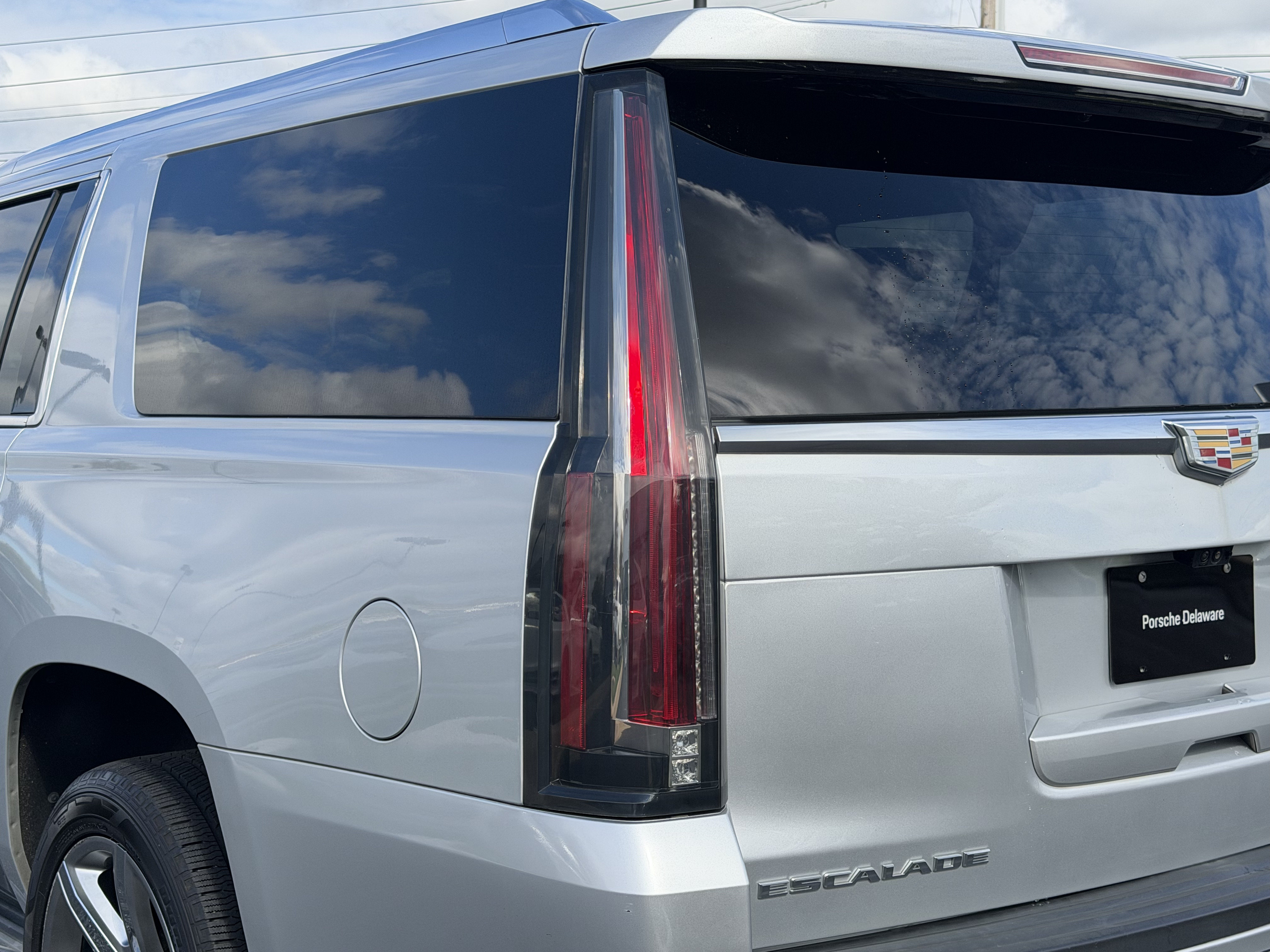 Used 2019 Cadillac Escalade ESV Luxury AWD/4WD image 19