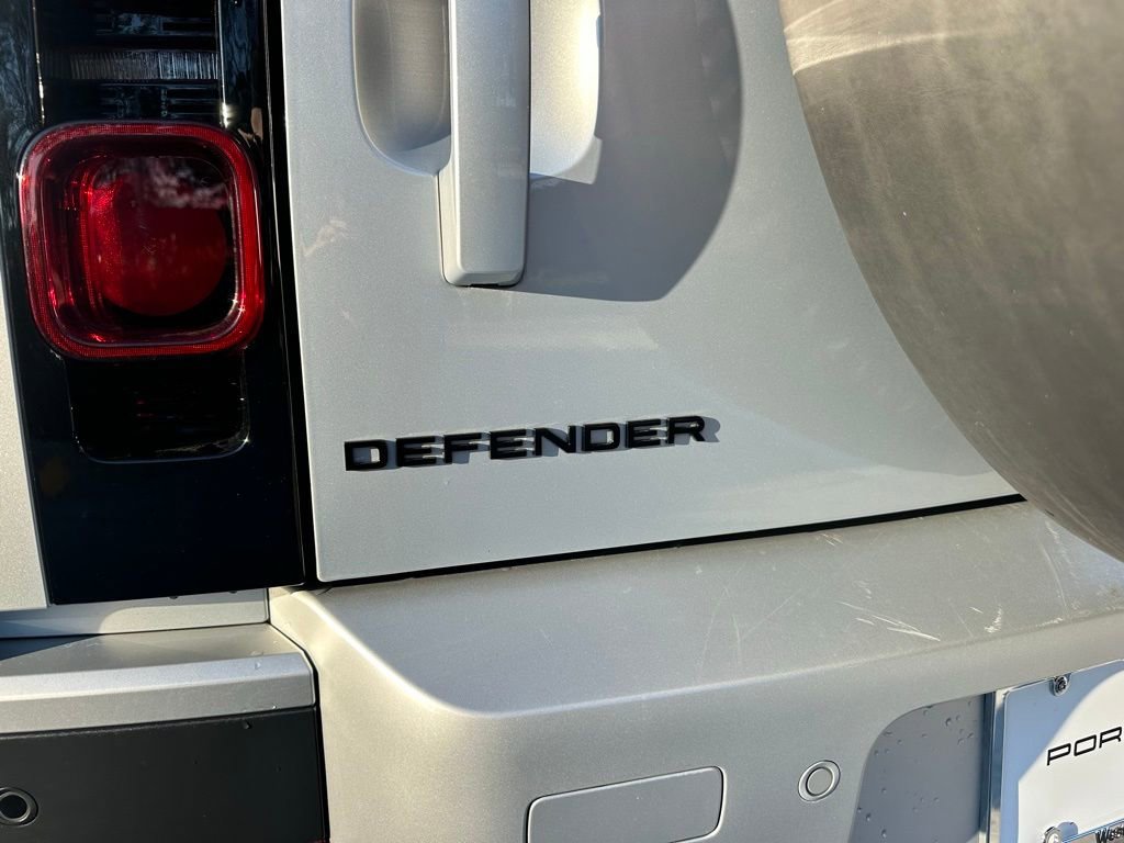 Used 2023 Land Rover Defender 110 S image 14