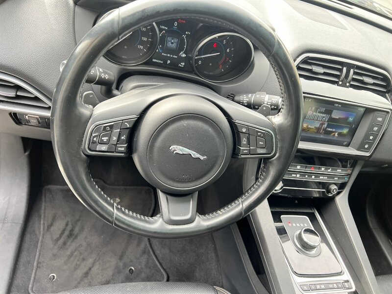 Used 2017 Jaguar F-PACE Prestige AWD/4WD image 34