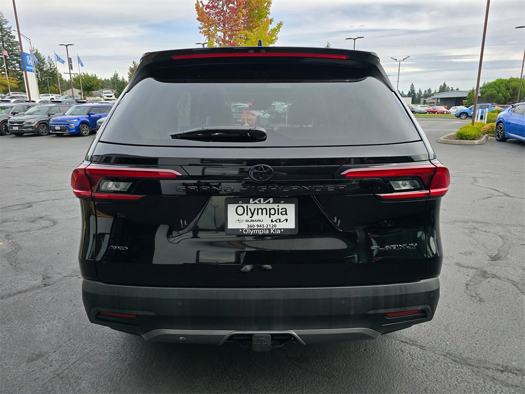 Used 2025 Toyota Grand Highlander AWD image 5