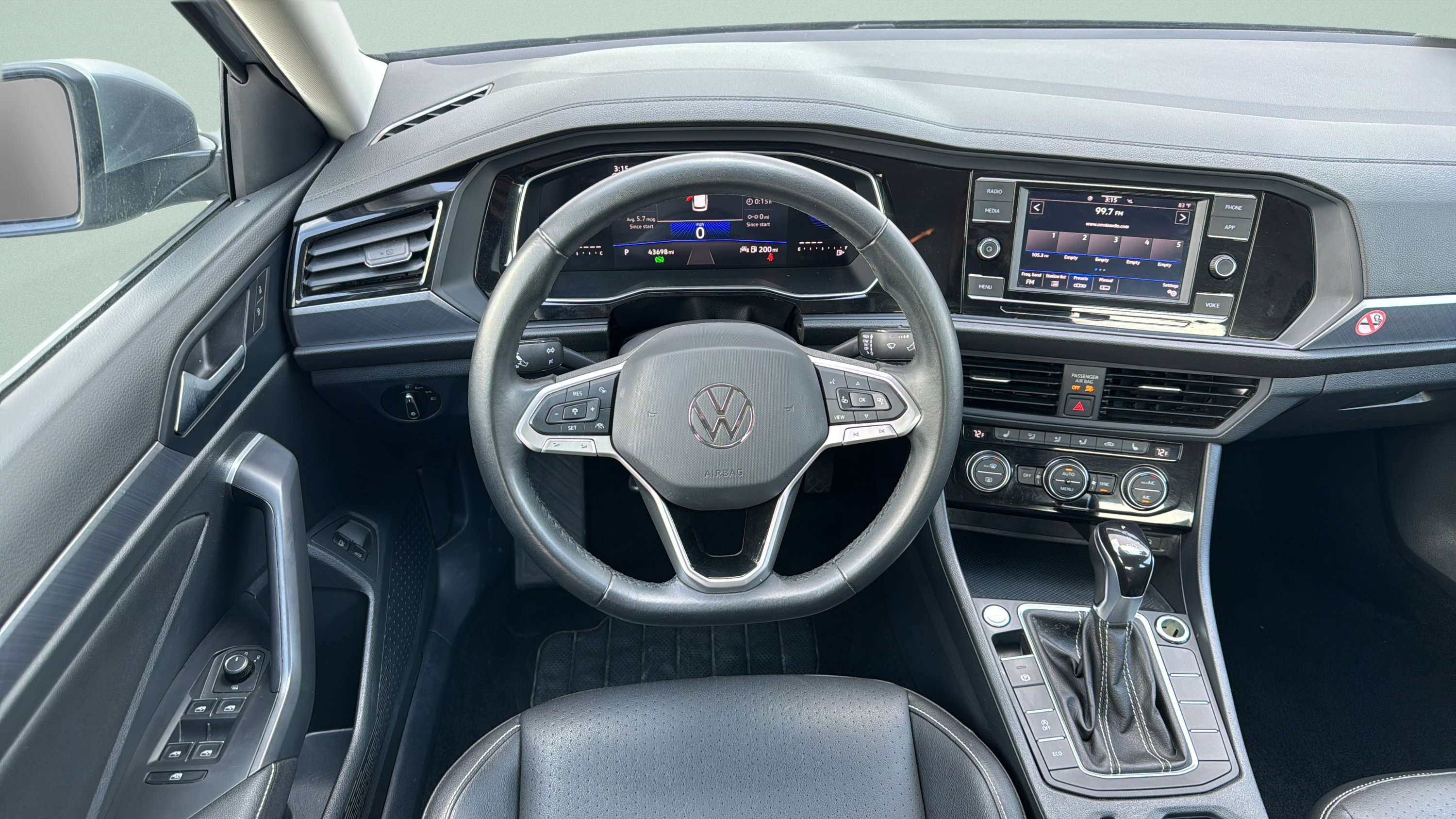 Used 2024 Volkswagen Jetta SE FWD image 10
