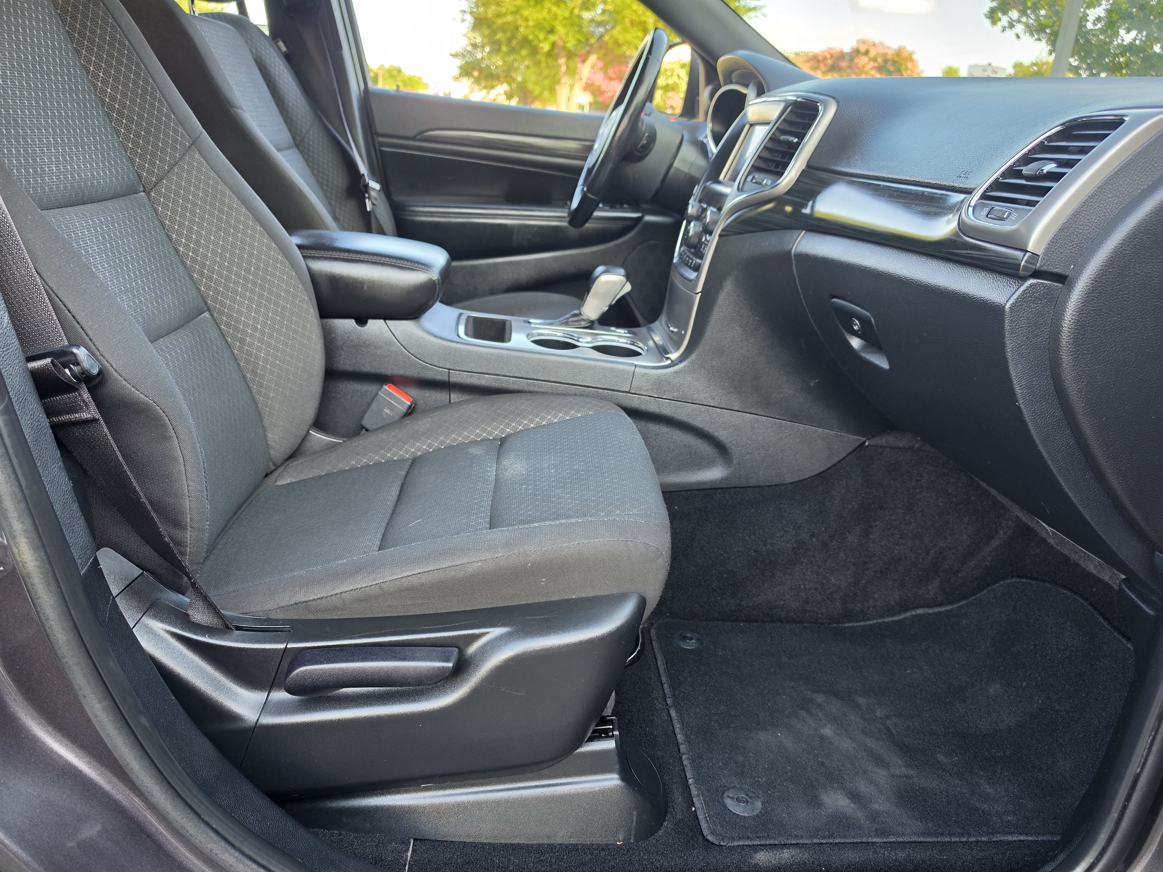 Used 2021 Jeep Grand Cherokee Laredo AWD/4WD image 10
