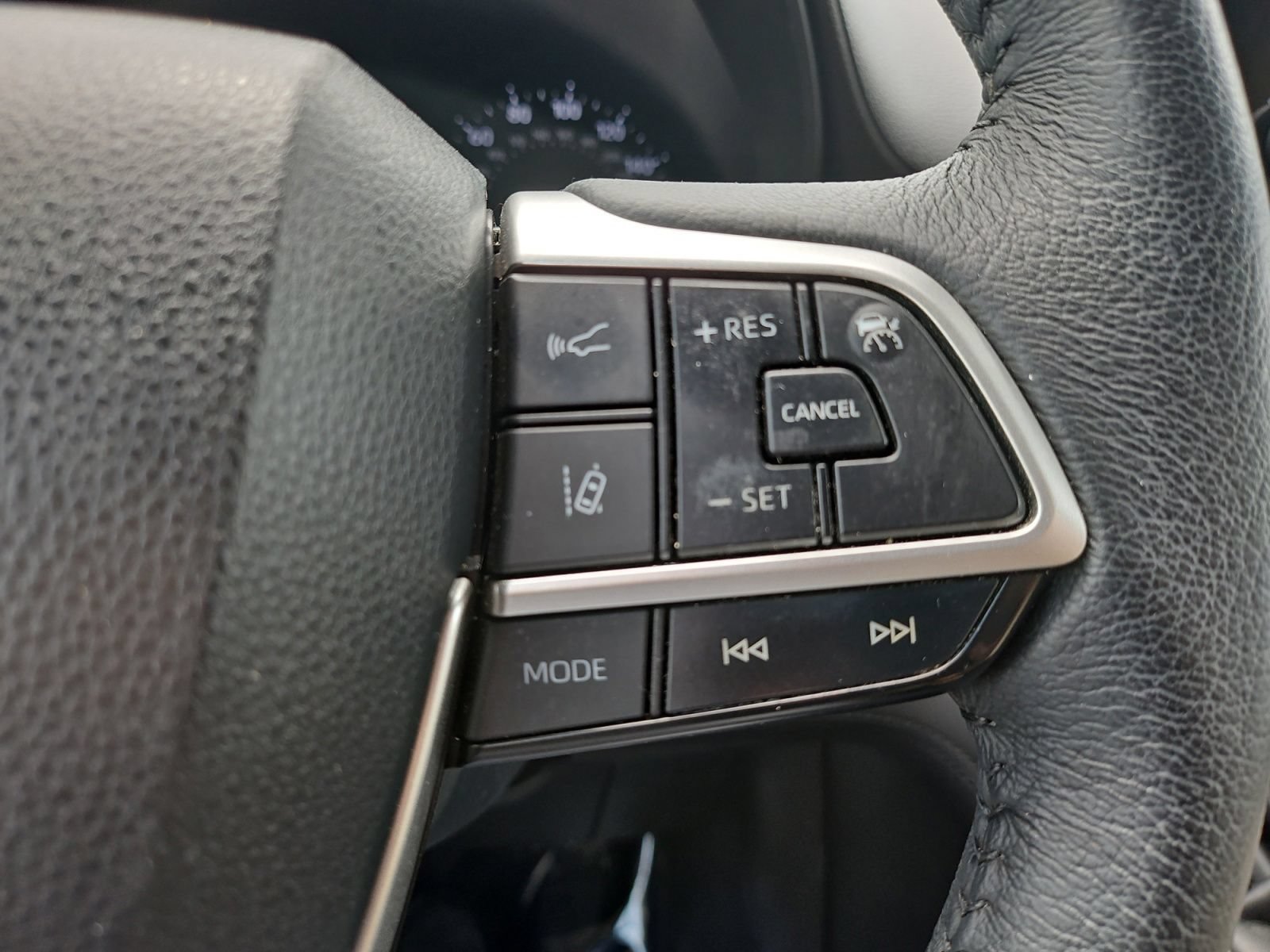 Used 2023 Toyota Sienna XLE FWD image 29