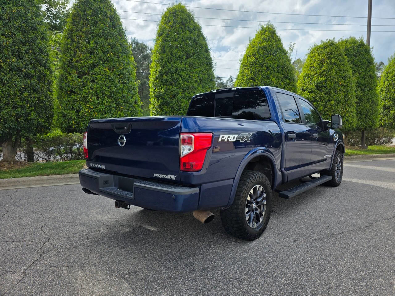 Used 2017 Nissan Titan PRO-4X w/ Pro-4x Convenience Package image 6
