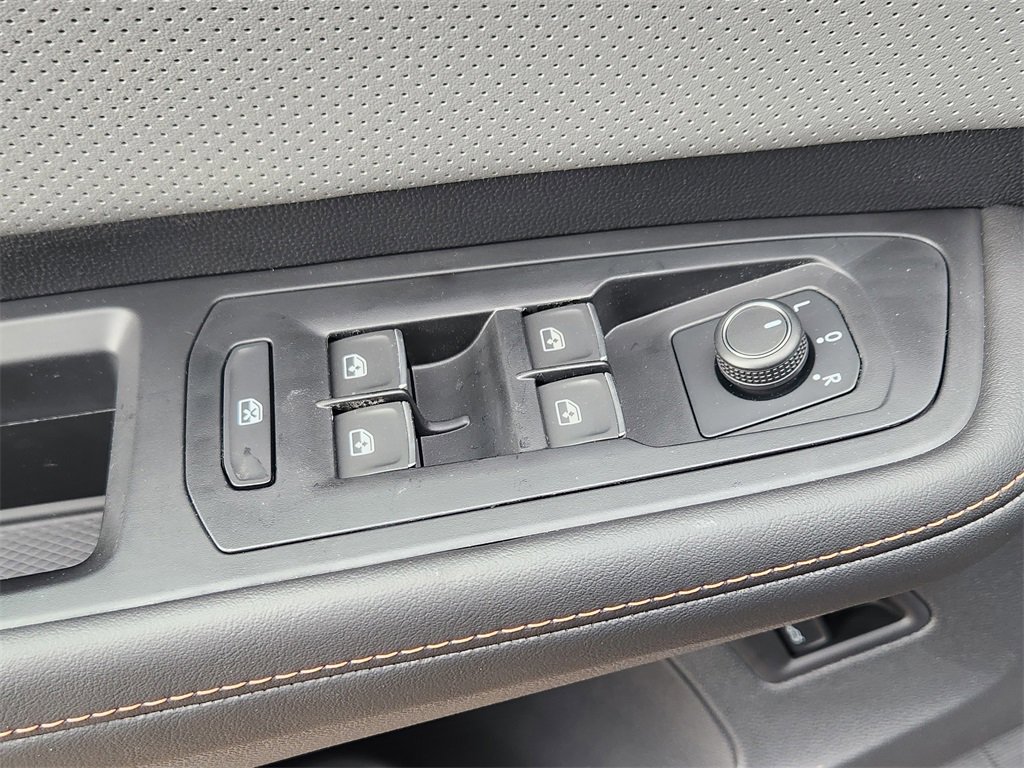 New 2025 Volkswagen Atlas Peak Edition SE image 4