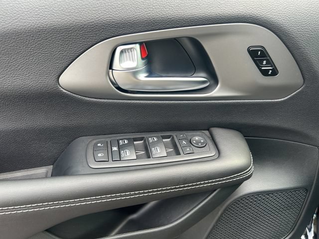 New 2027 Chrysler Pacifica Limited AWD/4WD image 15