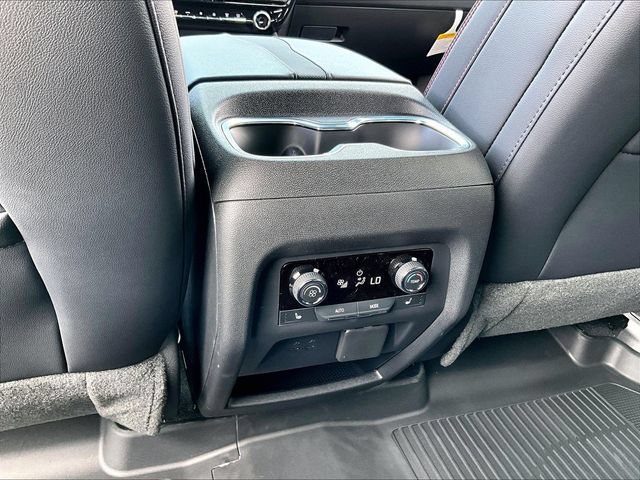 New 2026 Chevrolet Traverse RS w/ LPO, Floor Liner Package AWD/4WD image 17