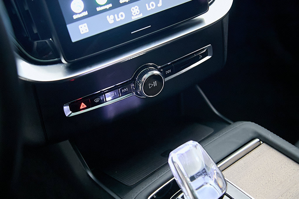 New 2026 Volvo XC90 B6 Plus w/ Protection Package AWD/4WD image 17
