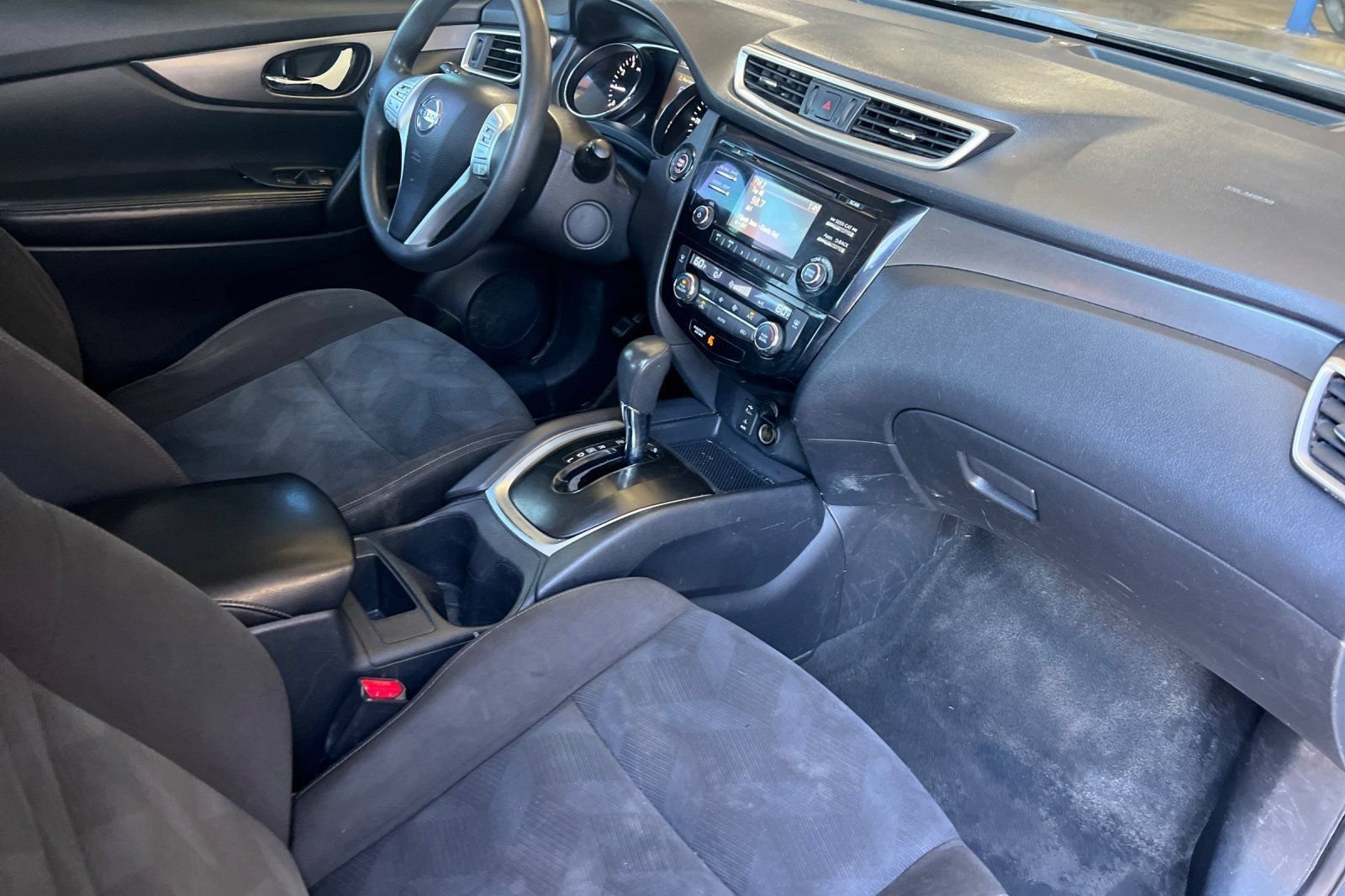Used 2015 Nissan Rogue SV AWD/4WD image 44