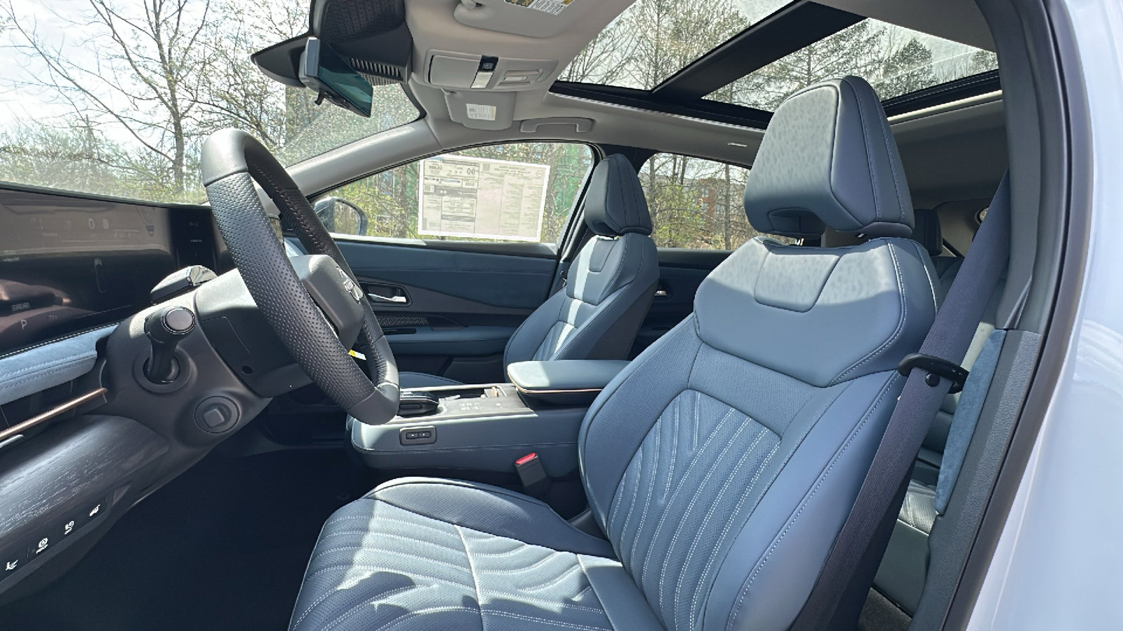 New 2025 Nissan Ariya Platinum image 11