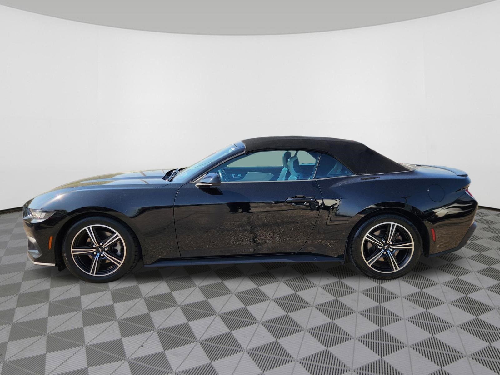 Used 2024 Ford Mustang Premium image 5