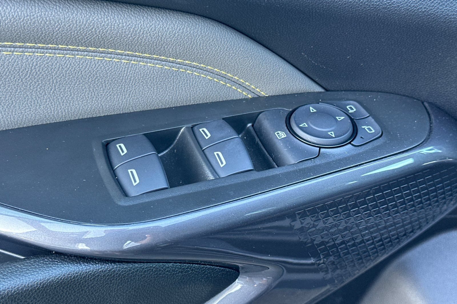 Used 2026 Chevrolet Trax ACTIV w/ Sunroof Package FWD image 12