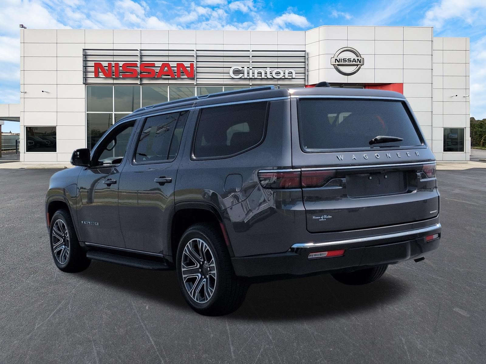 Used 2024 Jeep Wagoneer Series II AWD/4WD image 5