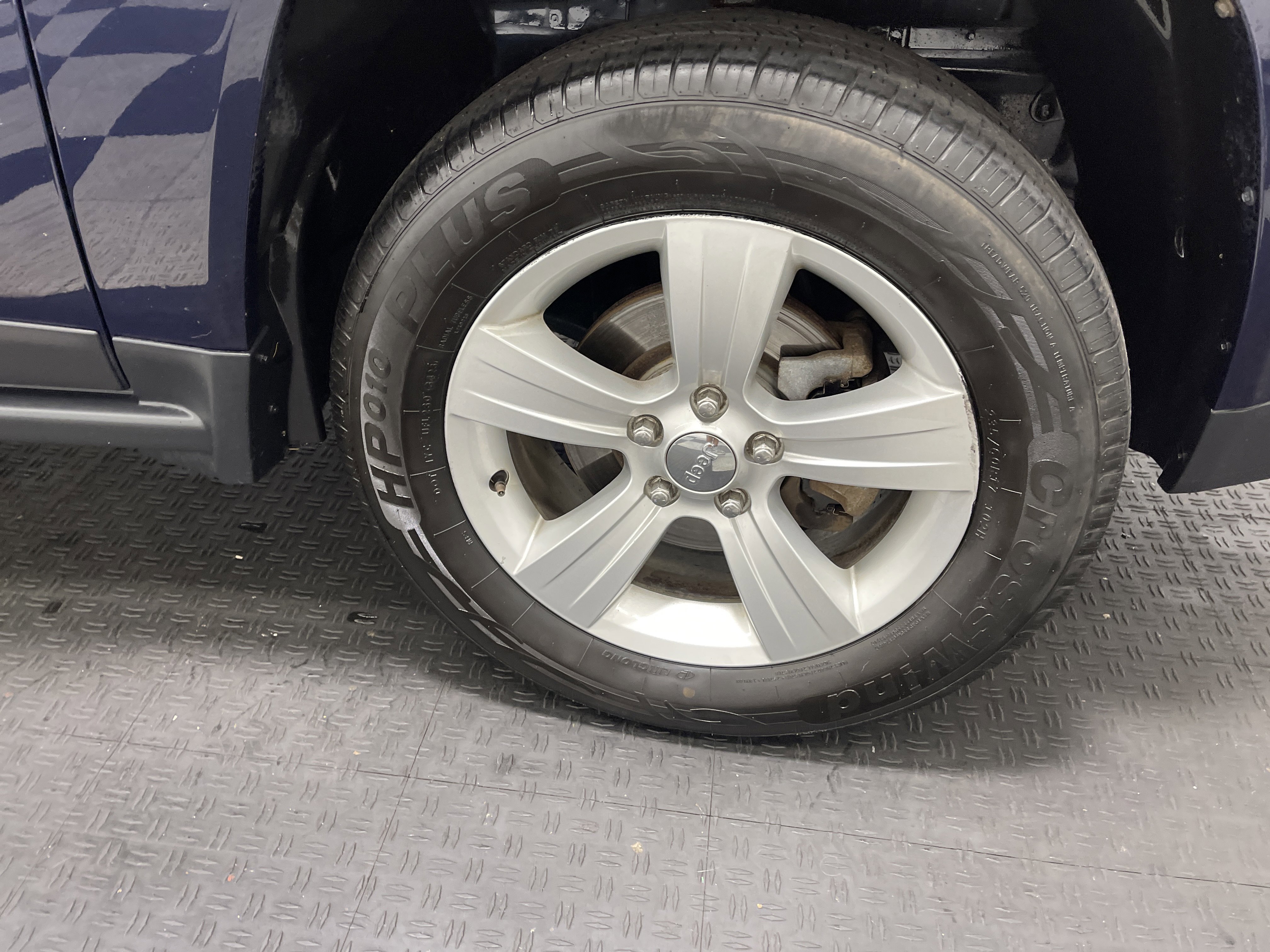 Used 2015 Jeep Compass Latitude image 28