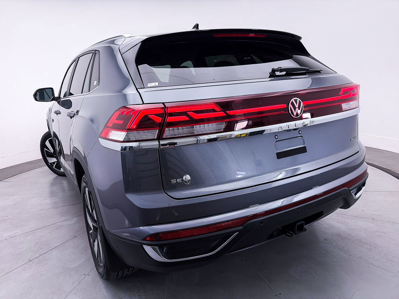 Used 2024 Volkswagen Atlas Cross Sport SE AWD/4WD image 4