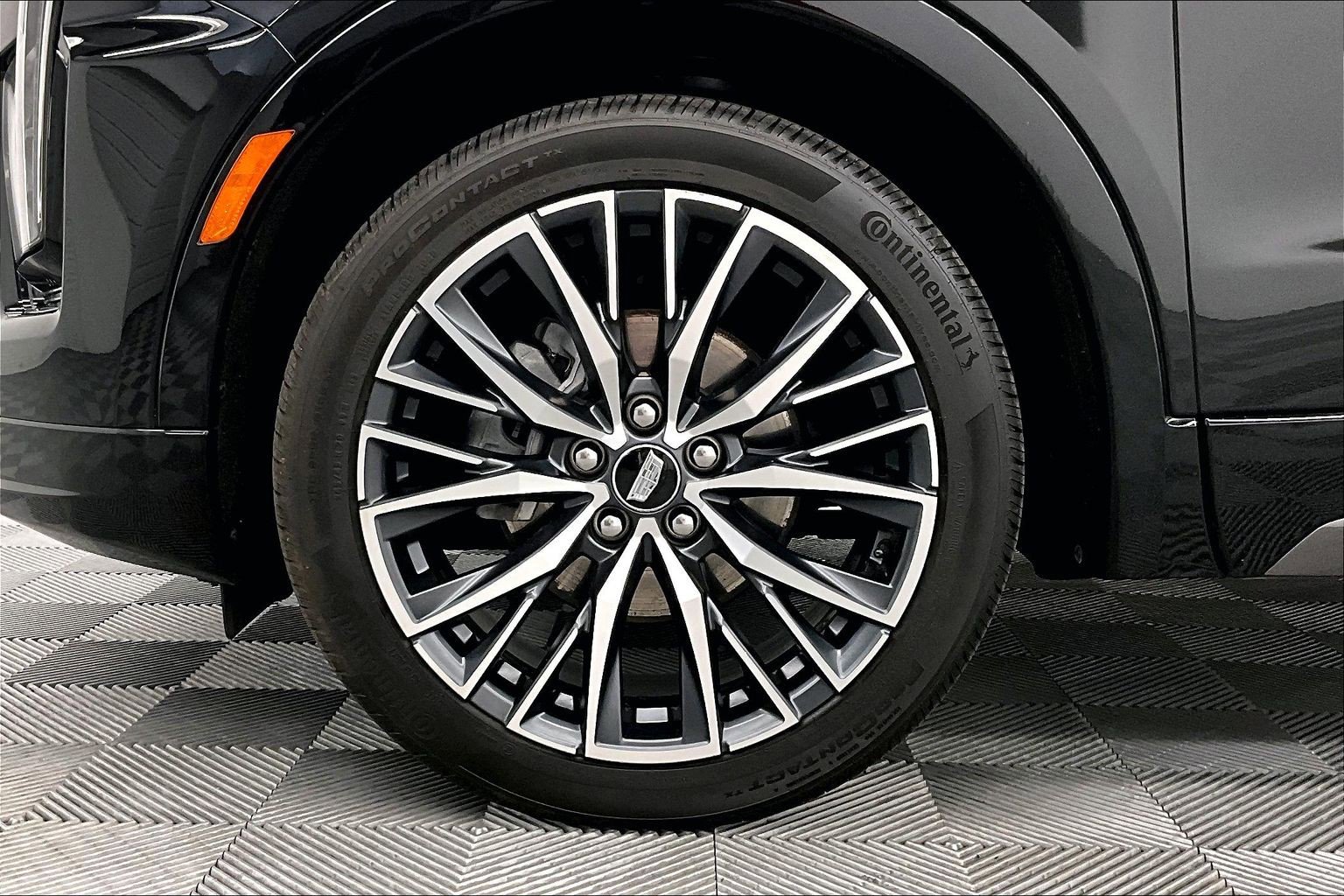 Used 2025 Cadillac XT4 Sport AWD/4WD image 10