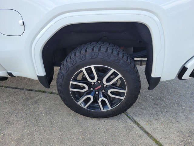 Used 2024 GMC Sierra 1500 AT4 w/ Technology Package image 10