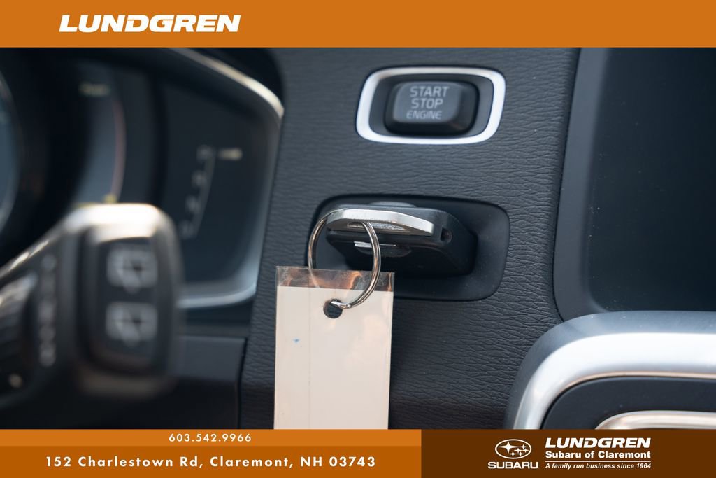 Used 2017 Volvo V60 T5 Premier w/ Convenience Package image 32