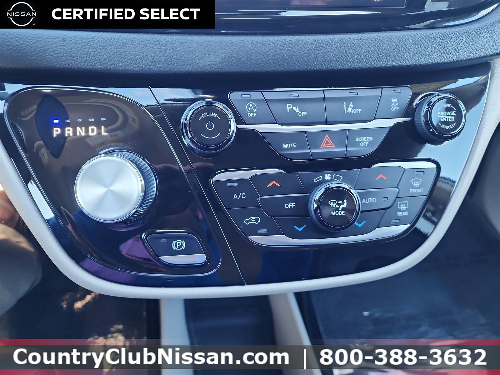 Used 2024 Chrysler Pacifica Touring-L image 16