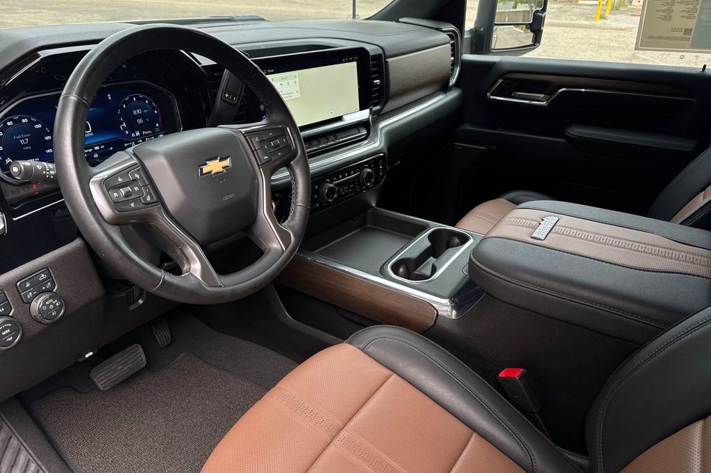 Certified 2024 Chevrolet Silverado 3500 High Country AWD/4WD image 10