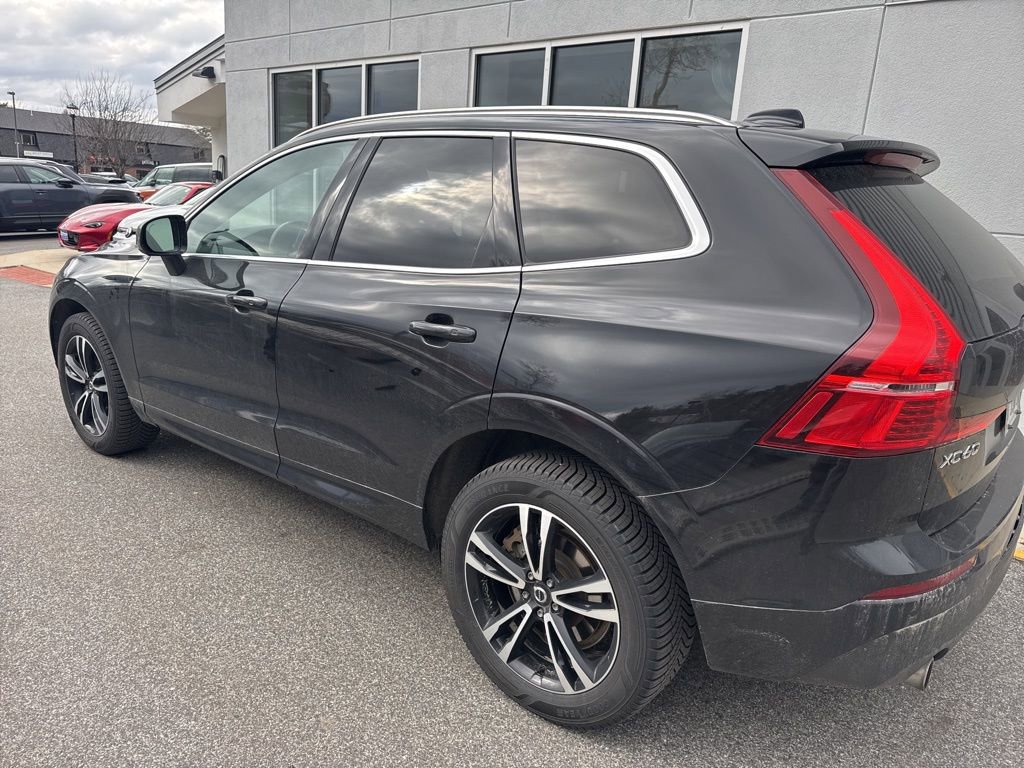 Used 2021 Volvo XC60 T6 Momentum w/ Premium Package image 3