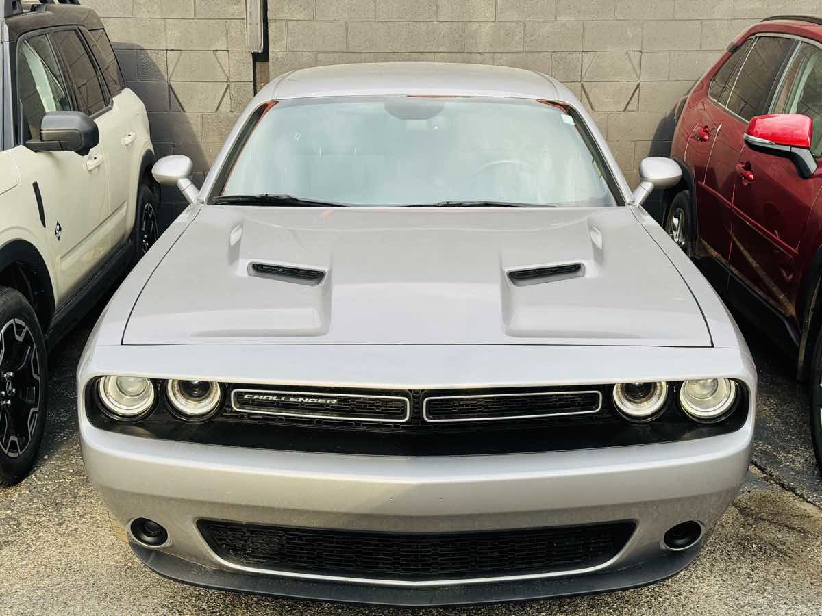 Used 2015 Dodge Challenger SXT RWD image 15