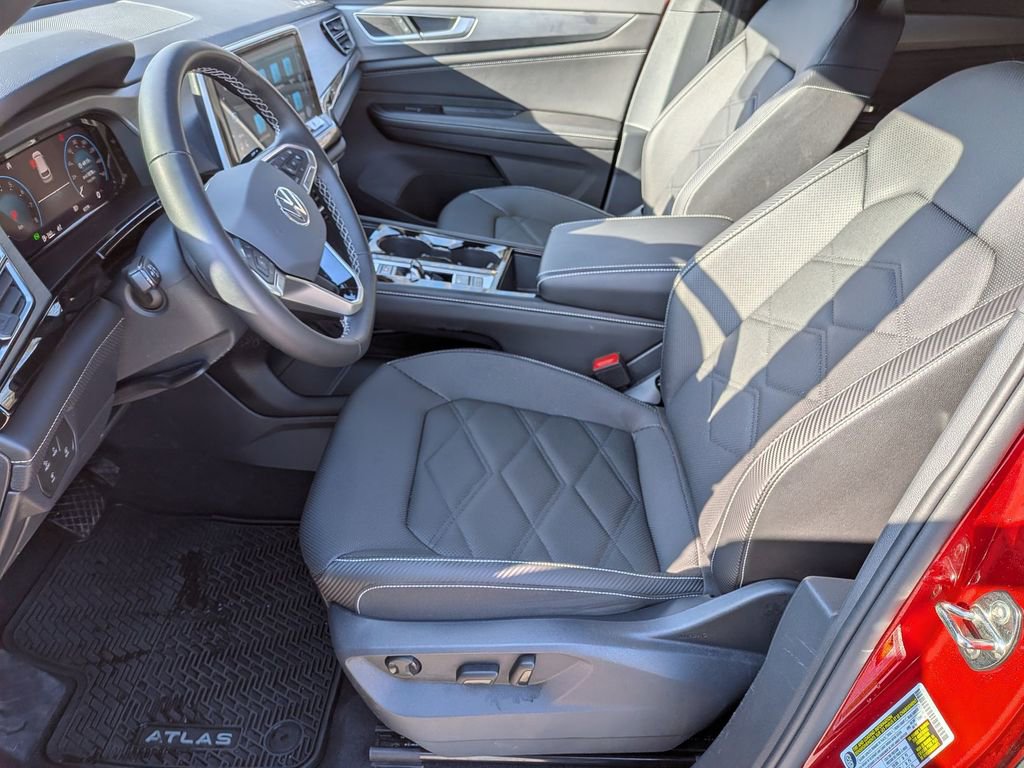 Used 2025 Volkswagen Atlas Cross Sport SE w/ Panoramic Sunroof Package image 11