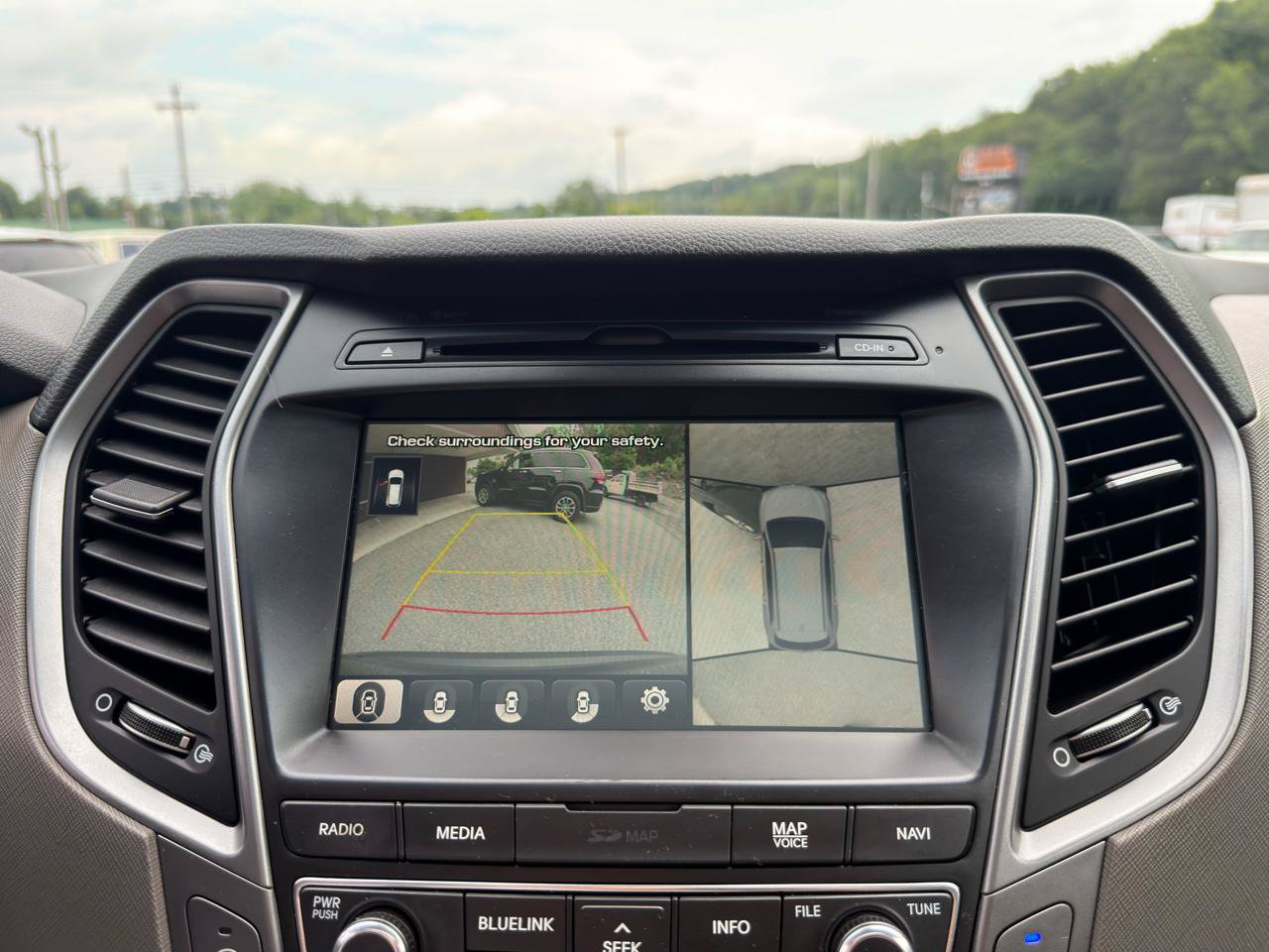 Used 2017 Hyundai Santa Fe Limited FWD image 16